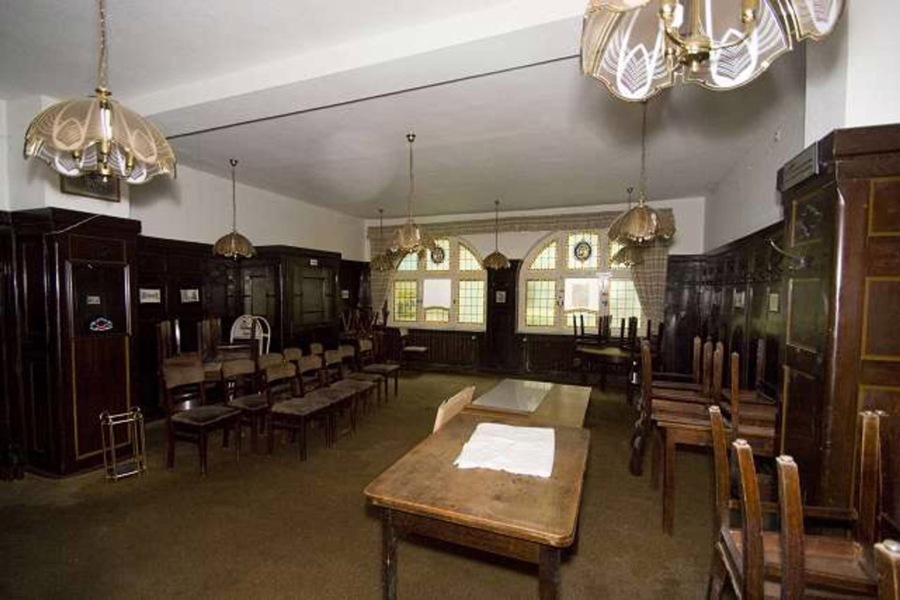 Bild - Im Zentrum der Stadt! Sanierungsbedürftiges Gebäude für ein Restaurant mit Hotel