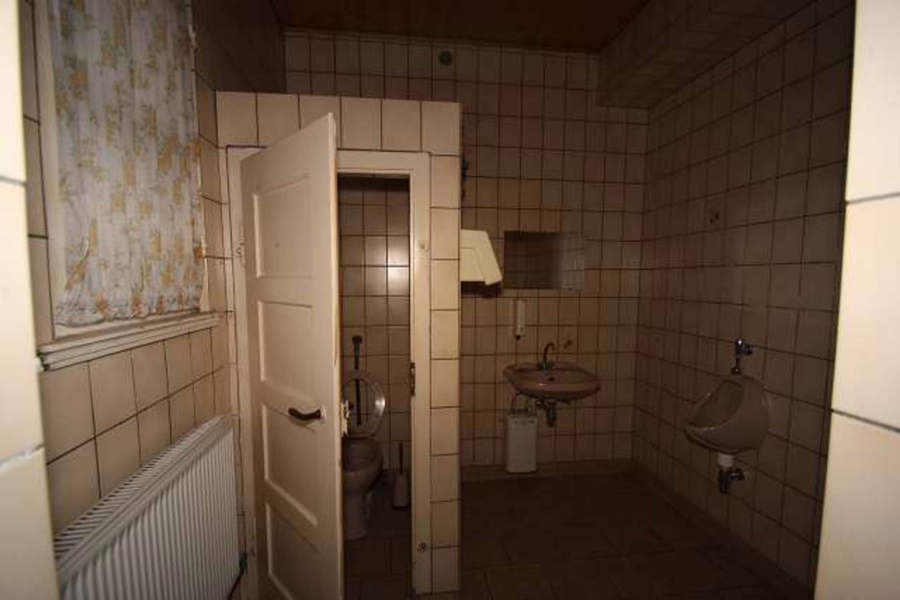 Bild - Im Zentrum der Stadt! Sanierungsbedürftiges Gebäude für ein Restaurant mit Hotel