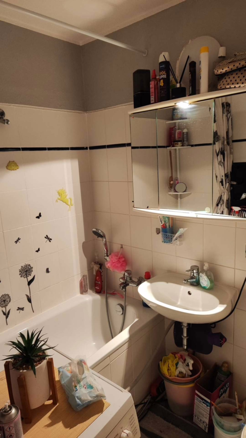 Badewanne - RESERVIERT!!! Gut vermietete 1-Raum-Wohnung mit EBK, Balkon, Stellplatz und Kellerabteil in Gera