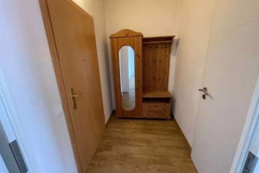 Flur - RESERVIERT!!! Gut vermietete 1-Raum-Wohnung mit EBK, Balkon, Stellplatz und Kellerabteil in Gera