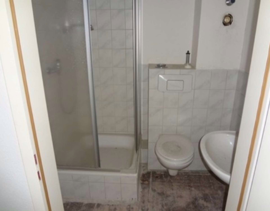 6 - Leerstehende 3-Zimmer-Wohnung in Werdau, renovierungsbedürftig!!