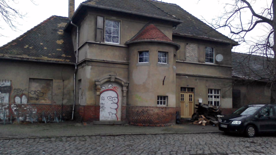 Fassade1 - Exklusives Immobilienangebot: Zwei Gebäude auf 3 zusammenhängenden Grundstücken