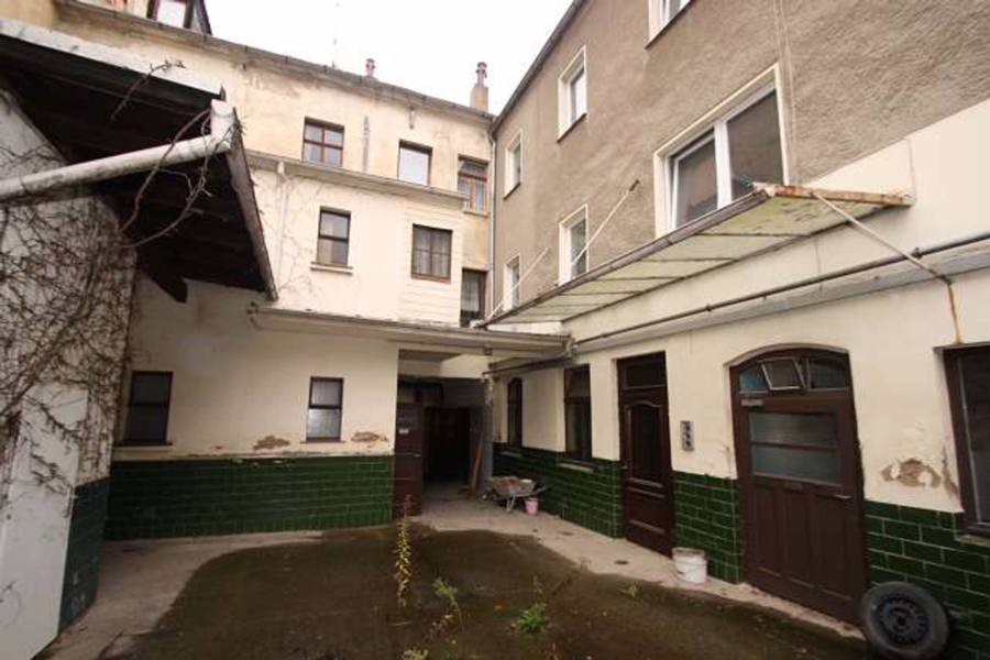 Bild - Im Zentrum der Stadt! Sanierungsbedürftiges Gebäude für ein Restaurant mit Hotel